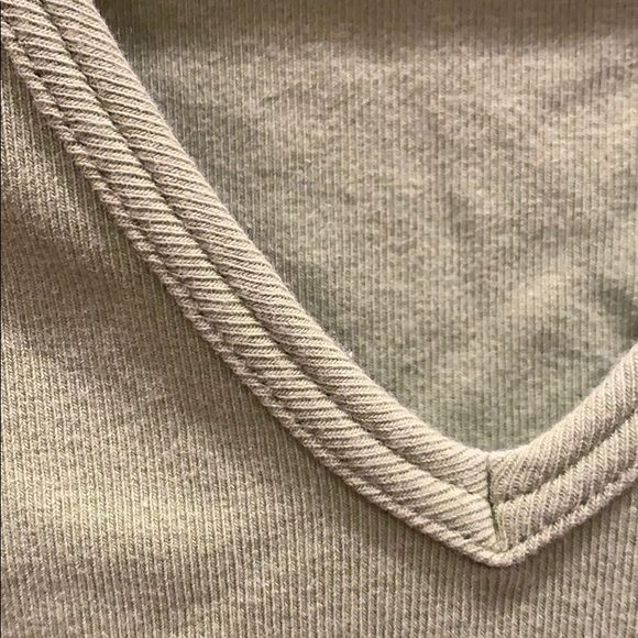 cotton/spandex Ann Taylor v neck short sleeve tee - Picture 3 of 10